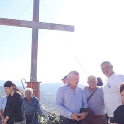 Στο εκκλησάκι του Τιμίου Σταυρού, στην κορυφή του Κάρταλου!