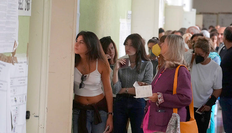 Ως το βράδυ σήμερα αναμένεται το τελικό αποτέλεσμα των ιταλικών εκλογών