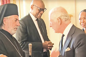 Τον Σεβασμιώτατο Αρχιεπίσκοπο Θυατείρων και Μεγάλης Βρεταννίας κ. Νικήτα δέχθηκε στα Βασιλικά Ανάκτορα του Μπάκιγχαμ ο βασιλιάς Κάρολος Γ'.