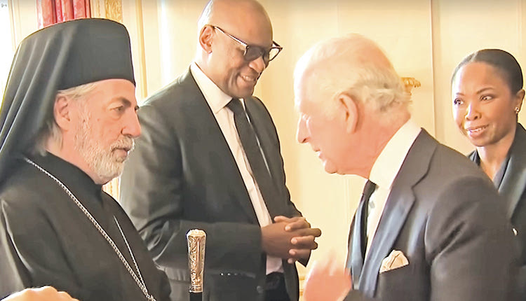 Τον Σεβασμιώτατο Αρχιεπίσκοπο Θυατείρων και Μεγάλης Βρεταννίας κ. Νικήτα δέχθηκε στα Βασιλικά Ανάκτορα του Μπάκιγχαμ ο βασιλιάς Κάρολος Γ'.