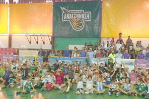 Δεκάδες παιδιά από το Αρκαλοχώρι έμαθαν τα μυστικά του μπάσκετ στο καμπ της Αναγέννησης