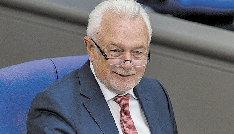 Την αντίδραση της Τουρκίας προκάλεσαν δηλώσεις του αντιπροέδρου των Γερμανών Φιλελευθέρων και του γερμανικού κοινοβουλίου, Βόλφγκανγκ Κουμπίκι, κατά του Ταγίπ Ερντογάν, ενώ κλήθηκε για εξηγήσεις ο Γερμανός πρέσβης στην Άγκυρα.