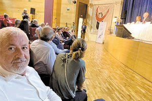 Μια ενδιαφέρουσα  πρωτοβουλία πήρε η  FRAPORT να συζητήσει με τους τοπικούς φορείς στα Χανιά και η συζήτηση , όπως μεταφέρει ο πρόεδρος του ΟΑΚ Λευτέρης Κοπάσης, γρήγορα κατέληξε σε debate με την Ryanair που ενώ απουσίαζε τα ερωτήματά της τέθηκαν αυτολεξεί.