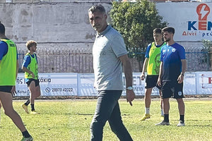 Ο κ. Στράτος χθες στην προπόνηση του Ηροδότου