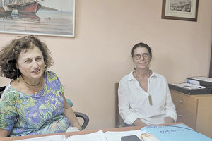 Η διευθύντρια της Πολεοδομίας κ. Μαίρη Φραγκιουδάκη και η αρχιτέκτονας της υπηρεσίας Ειρήνη Μανουσάκη