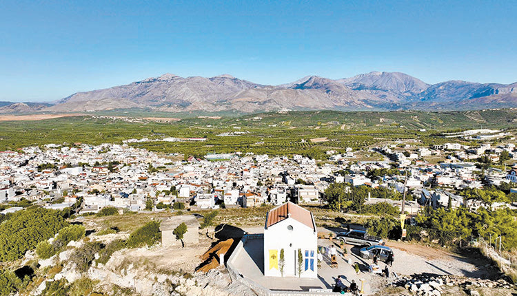 Συγκίνηση στην πρώτη λειτουργία της νέας εκκλησίας του Πρ. Ηλία