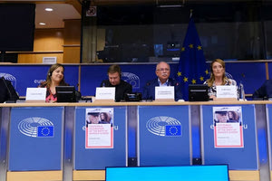 …Ο Τσίπρας κάθισε πιο μακριά από τον Ανδρουλάκη και δεν εφείσθη καλών λόγων.