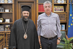 Τον περιφερειάρχη Κρήτης Σταύρο Αρναουτάκη επισκέφθηκε χθες ο σεβασμιώτατος μητροπολίτης Νέας Ζηλανδίας κύριος Μύρων στο πλαίσιο της παρουσίας του στην Κρήτη. 