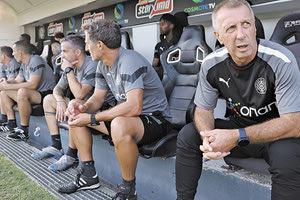 Τέλειωσαν οι μεταγραφές σύμφωνα με τον Νιόπλια ο οποίος εμφανίστηκε χθες ήρεμος και αισιόδοξος