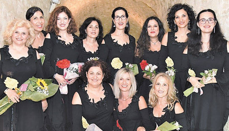 το φωνητικό σύνολο σύνολο Thirathen Vocal Group
