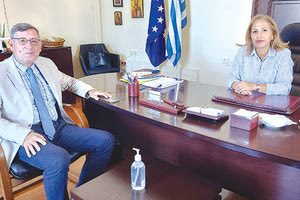 Από την επίσκεψη Καρνέση στην Αποκεντρωμένη Διοίκηση Κρήτης