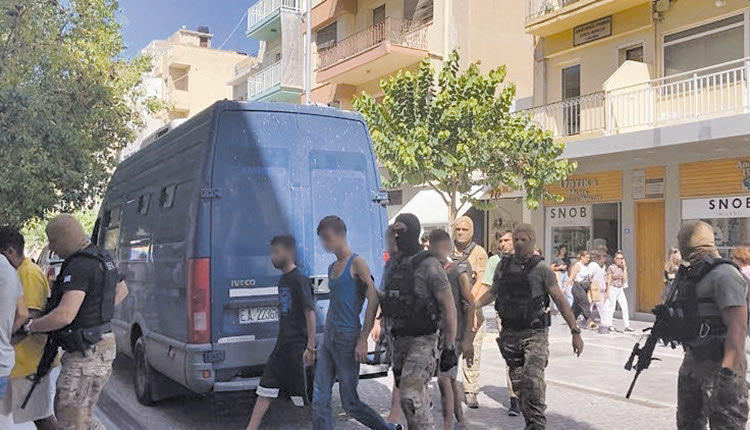 Οι κατηγορούμενοι διακινητές