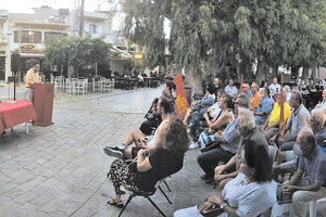 Eκδήλωση τιμής στους κομμουνιστές και αγωνιστές των προσφυγικών συνοικιών  στην πλατεία Ατσαλένιου της ΤΕ Ηρακλείου του ΚΚΕ,