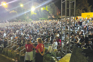 συναυλία του Βασίλη Σκουλά, στο πλαίσιο του φεστιβάλ «Μουσικός Ιούλιος» της Περιφέρειας Κρήτης