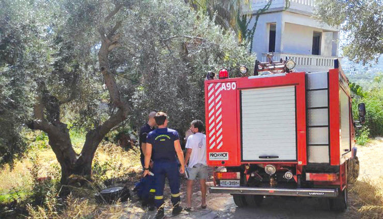 Η Πυροσβεστική Υπηρεσία Χανίων σε πυρκαγιά στο Βαμβακόπουλο