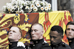 Στο Εδιμβούργο η σορός της βασίλισσας Ελισάβετ