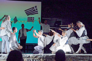 «Aϊβαλί!», μια μουσικοχορευτική παράσταση της Ορχήστρας Φίλων Μουσικής Σητείας βασισμένη στο ομώνυμο Graphic Novel του Soloup