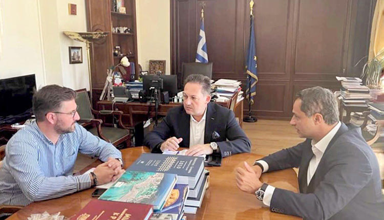 Με τον Στέλιο Πέτσα ο Μενέλαος Μποκέας