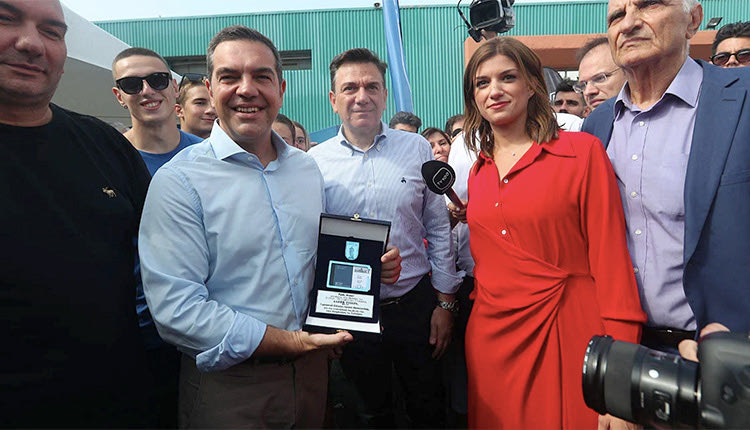 ο Πρόεδρος του ΣΥΡΙΖΑ-ΠΣ, Αλέξης Τσίπρας, παρουσιάζοντας την πολιτική πρόταση του κόμματός του