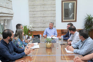 σύμβασηγια την κατασκευή του έργου «Ανακατασκευή οδού σύνδεσης Αχλάδας-Φόδελε με Ε.Ο.» υπέγραψε o Σταύρος Αρναουτάκης