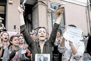 Με μακελειό απειλεί ο στρατός του Ιράν τους διαδηλωτές