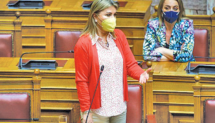 H υφυπουργός Παιδείας, κα. Ζέττα Μακρή στη Βουλή