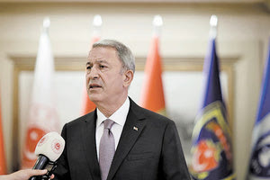 ο υπουργός Άμυνας Χουλουσί Ακάρ