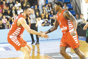 Την κατάκτηση του Σουπερ Καπ πανηγύρισε ο Ολυμπιακός