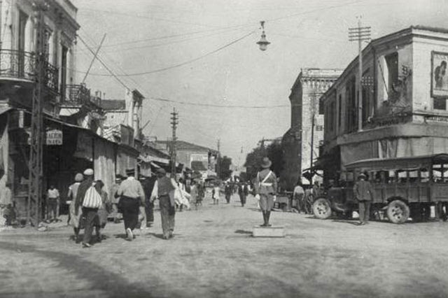 ΦΩΤΟΗΜΕΡΑΣ: Ο σημερινός πεζόδρομος της Δικαιοσύνης στο Ηράκλειο τη δεκαετία του ‘30