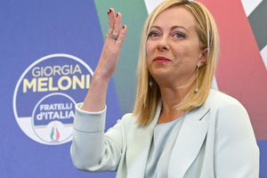 Στην ανάρτηση της δημοσιογράφου, τέλος, απάντησε και η Άννα Παρατόρε, μητέρα της Τζόρτζια Μελόνι, η οποία μέσω διαδικτύου υπογράμμισε: