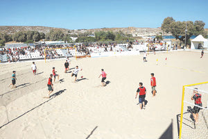 Οι μαθητές έπαιξαν μπιτς σοκερ στις εγκαταστάσεις του Karteros Beach Sports Center