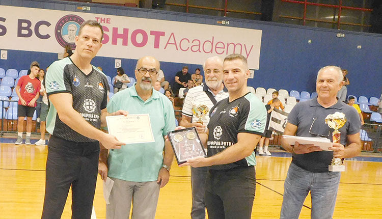 Τιμητικές πλακέτες και στους διαιτητές