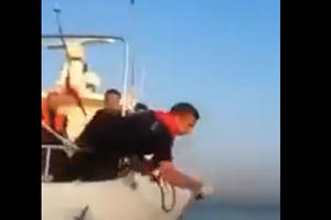 Ένα βίντεο-ντοκουμέντο με τα όσα διαπράττει η Τουρκία στο Αιγαίο εναντίον μεταναστών ανήρτησε στον λογαριασμό του στο twitter ο υπουργός Μετανάστευσης και Ασύλου, Νότης Μηταράκης.