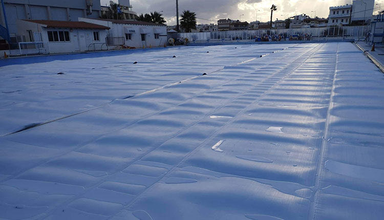 Νέο ισοθερμικό κάλυμμα στην μεγάλη πισίνα