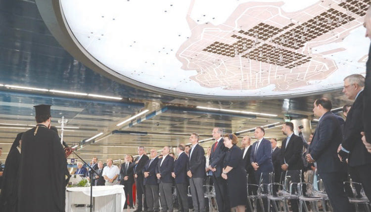 …Ο Μητσοτάκης είπε ότι στο τέλος του 2023, αρχές του 2024, θα γίνουν τα εγκαίνια του μετρό Θεσσαλονίκης με πλήρη λειτουργία 5 σταθμών οι οποίοι θα είναι και μουσεία, με πιο εμβληματικό στον σταθμό στη Βενιζέλου