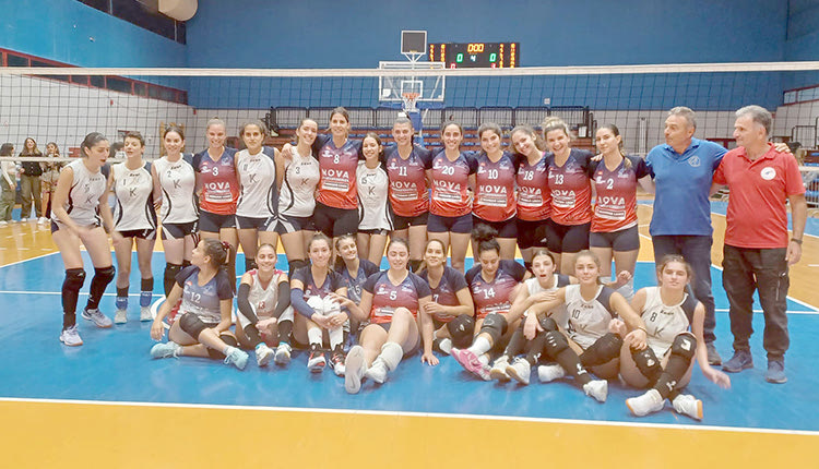 Η ΑΘΛΕΣΗ και ο Χερρονάσιος μετά το μεταξύ τους παιχνίδι για το κύπελλο γυναικών