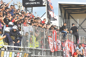 Οι φίλαθλοι του ΟΦΗ απορούν πως βρέθηκαν οπαδοί του Ολυμπιακού στο “Γεντί Κουλέ”