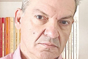 ο πρόεδρος της ΕΚΙΜ και καθηγητής του Πανεπιστημίου Αλέξης Καλοκαιρινός