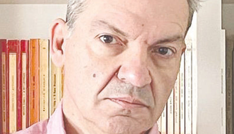 ο πρόεδρος της ΕΚΙΜ και καθηγητής του Πανεπιστημίου Αλέξης Καλοκαιρινός