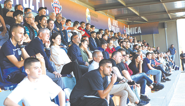 Κατάμεστο ήταν το γήπεδο του Αλμυρού