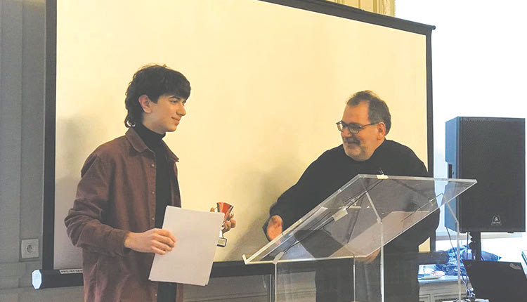 Ο Σταύρος Πιπεράκης,  μαθητής της Γ’ τάξης  στο 3ο Λύκειο Ηρακλείου, κατέκτησε την πρώτη θέση στον διαγωνισμό «Youth Hacking 4 Freedom»