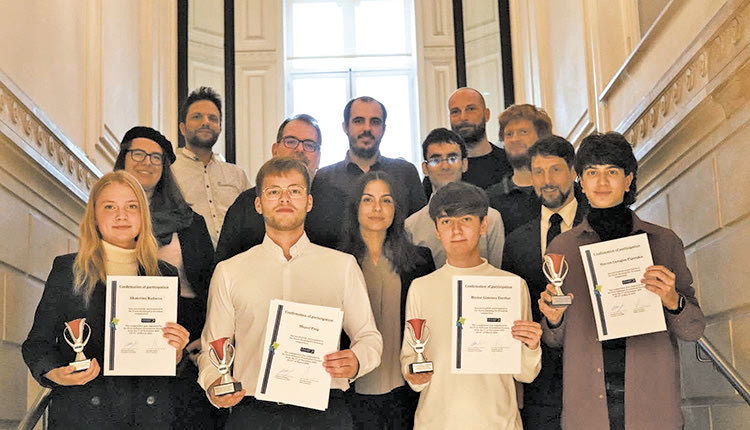 Ο Σταύρος Πιπεράκης,  μαθητής της Γ’ τάξης  στο 3ο Λύκειο Ηρακλείου, κατέκτησε την πρώτη θέση στον διαγωνισμό «Youth Hacking 4 Freedom»