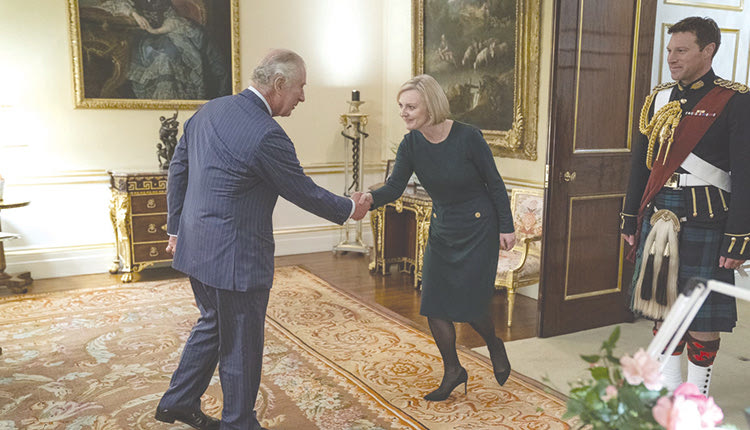 Η πρώτη «κανονική» συνάντηση του νέου βασιλιά του Ηνωμένου Βασιλείου Καρόλου και της νέας πρωθυπουργού κ.Τρας.