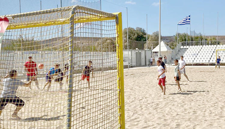 Στα μυστικά των αθλημάτων άμμου μυούνται οι μαθητές