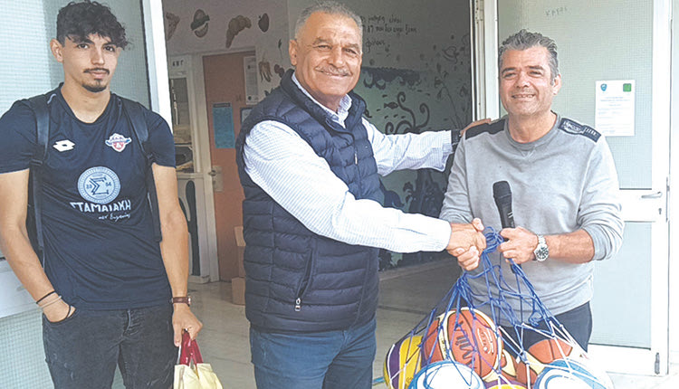 Μπάλες μοίρασαν οι Ν. Αλμυρού και η ακαδημία στο 2ο δημοτικό Γαζίου