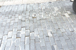 Για να δούμε τι θα κάνει η δημοτική Αρχή με τους πεζόδρομους, γιατί το κακό έχει παραγίνει με την κυκλοφορία των οχημάτων, που συνοδεύεται με αυθαιρεσίες και φθορές. Ήδη σε πολλά σημεία οι κυβόλιθοι έχουν φθαρεί ή έχουν ξεκολλήσει