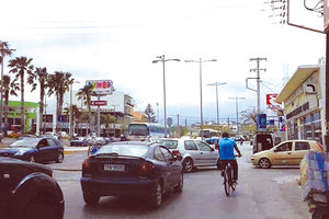 ΕΓΚΛΩΒΙΣΜΟΣ ΛΕΩΦΟΡΕΙΩΝ, ΓΟΛΓΟΘΑΣ ΕΠΙΤΑΒΩΝ ΚΑΙ ΟΔΗΓΩΝ «Κόμπος» στο κυκλοφοριακό ο κόμβος του JUMBO στο Γιόφυρο