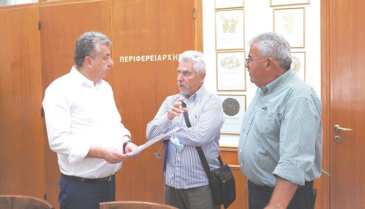 Βγαίνουν στους δρόμους και από τα... ρούχα τους οι συνταξιούχοι