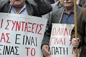 Στην Πλατεία Ελευθερίας συγκεντρώθηκαν για το συλλαλητήριο της Παρασκευής οι συνταξιούχοι της Κρήτης