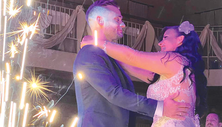 Ο τερματοφύλακας του Πόρου Δημήτρης Ζαφείρης παντρεύτηκε την εκλεκτή της καρδιάς του Σοφία, στον Ι. Ν. Αγίου Στυλιανού στα Δειλινά, με κουμπάρο τον πρώην συμπαίκτη του έμπειρου γκολκίπερ στον Αλμυρό, Δημήτρη Μανωλακάκη.